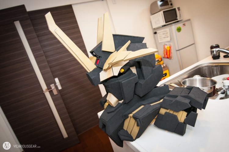 Gundam Unicorn Banshee almost ready for some costume party action. Final material upgraded to foam so I could play with slightly more complex curves. The cardboard mock-up was great for sizing tho.