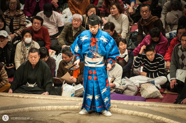 This referee was wearing our favorite silk uniform with what appeared to be white swallows over the blue base.
