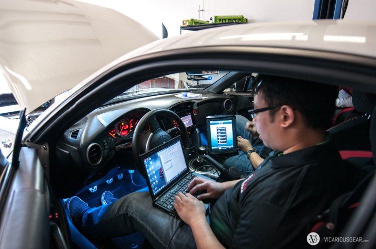 Victor gearing up to load  the first flash of the ECU via ECUTEK software. A baseline tune and on-call tech support was provided by Perrin. Nice to see that level of service.