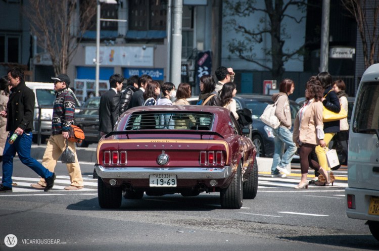 '69 Ford Mustang Mach 1 waiting for the crowds to clear. The V8 sounded wonderful echoing off the buildings along Aoyama-Dori.