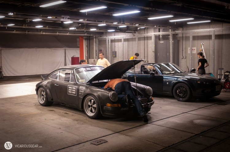 This long hood 911 had a full 3M carbon vinyl wrap.