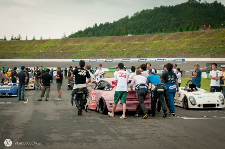 Team Hooters taking their time.