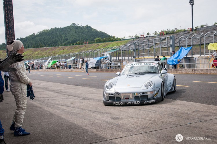 Coming in steep off of pit lane.