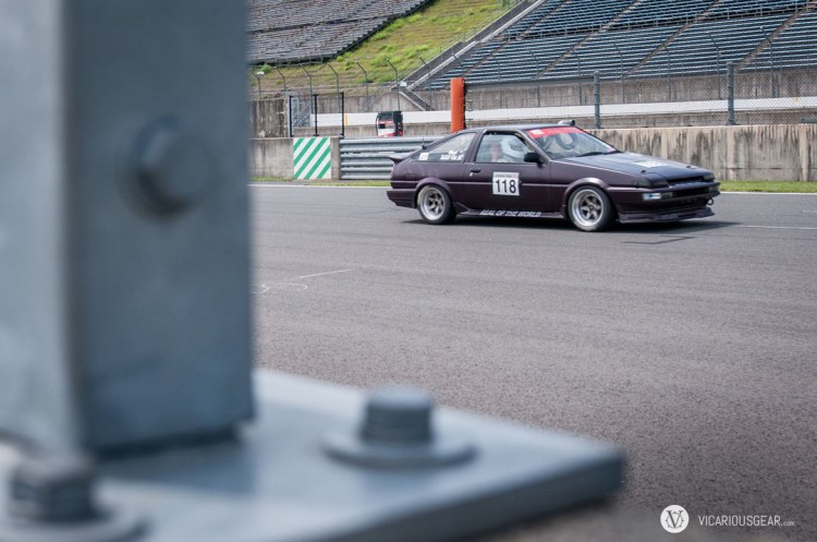 An RWB style AE86. I wonder if I'll see this in Daikoku PA next week.