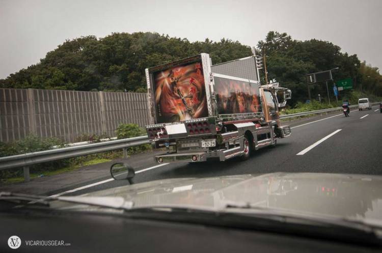 Mini dekatora truck appeared just as I lost my opportunity to capture a first gen corvette.