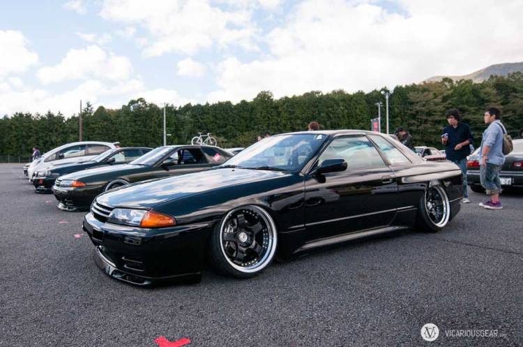 How about an R32 with camber bordering on Oni-kyan levels?
