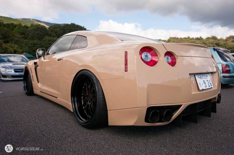 The beige actually looked pretty nice on this R35.