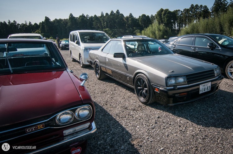 Nice Hakosuka sedan and pre-Iron Mask R30 in a unique duo-tone scheme.