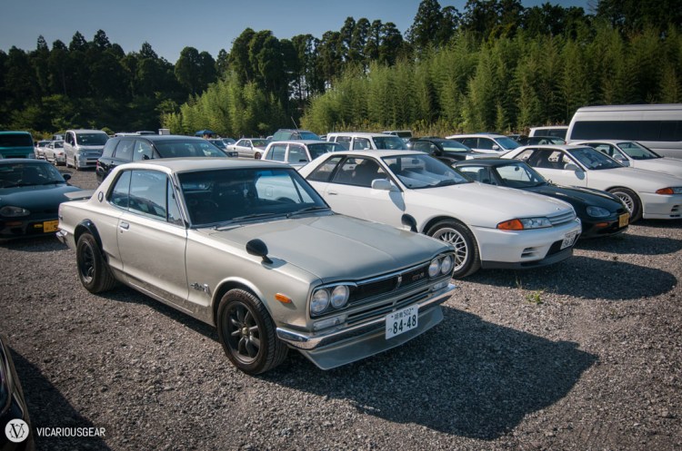 Of course I had to take a picture of my ride parked amongst its brethren. The white R32 next to me was immaculate.