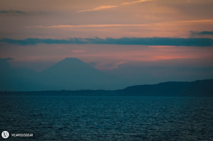 Just after the sunset, the silhouette of Fujisan became a bit more clear.