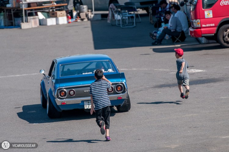 These kids were excited to chase this kenmeri back through the pits.