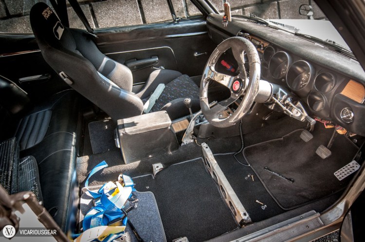 Drivers seat and dangerously mounted Sabelt harness removed. I'm happy to be rid of that harness for sure.