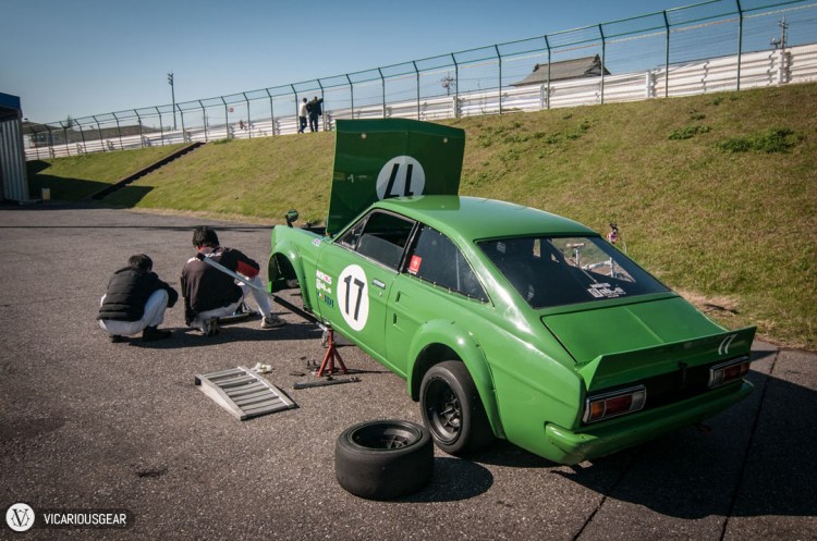 Not sure what secrets they were discussing, but there were around 4-5 guys gathered around the rim and front rotor that was removed.