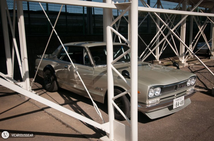 Seeing an open spot on the way through the parking lot, I couldn't resist moving my Hakosuka and snapping a pic of it under the stands. 