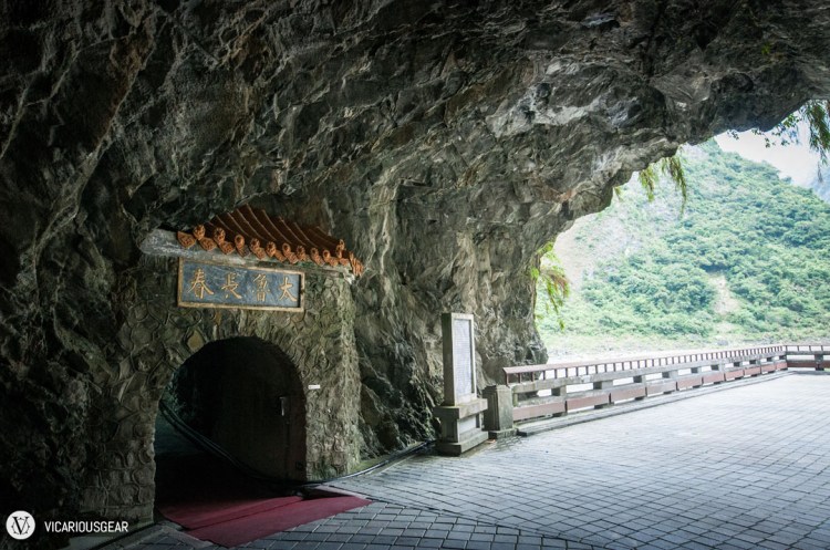 This entrance to the shrine made me feel like an asian Indiana Jones.