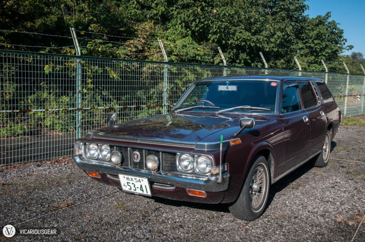 Purple Toyota Crown station wagon. For some reason the green tipped parking gauge felt right on this car.