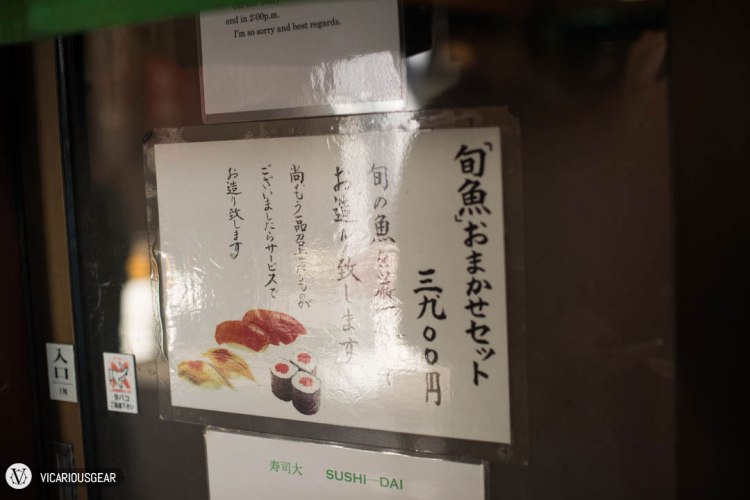 After standing out in the cold and not being able to feel my toes anymore, we finally made it to the front of the shop and caught a glimpse of their omakase set (10 pieces of sushi recommended by the chef then one additional piece of your choice at the end. Accompanied by miso soup and tea.)