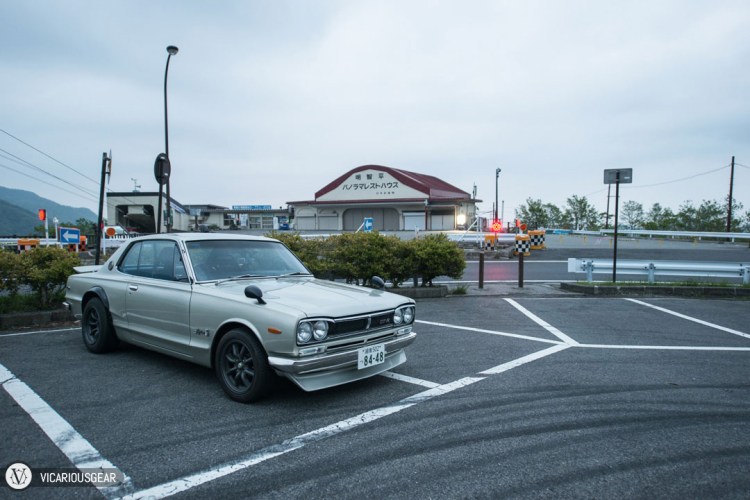 After making it through the circular uphill curves, I arrived at the first landmark.  The "Panorama Rest House" and this parking lot was being used by team Emperor as an observation point when Takumi first appeared to challenge Kyoichi Sudo.
